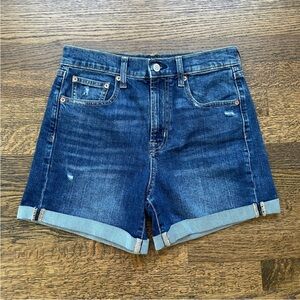 Gap High Rise 4” Cuffed Hem Denim Jean Shorts in Medium Wash. Size 2.